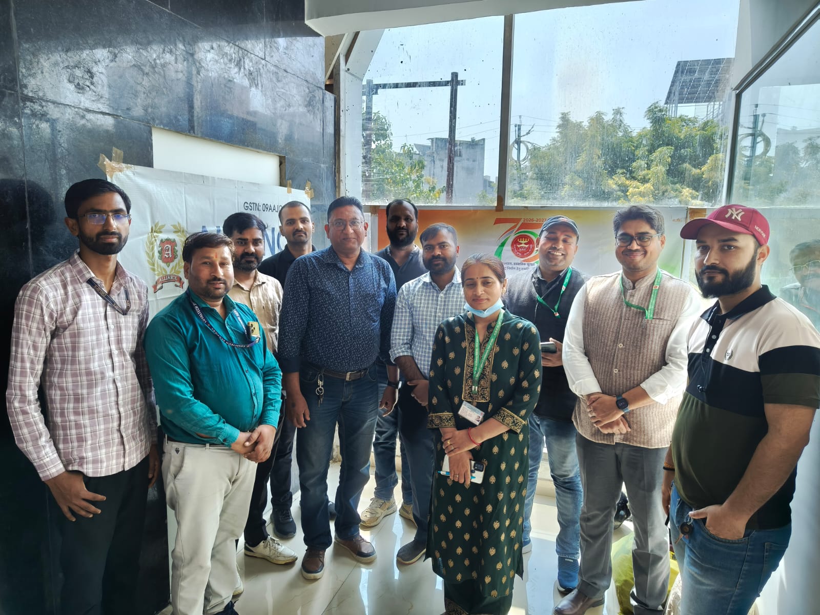 कर्मचारी राज्य बीमा निगम के 75वें स्थापना दिवस के उपलक्ष्य में दिनांक 28.02.2026 को उप क्षेत्रीय कार्यालय, लखनऊ द्वारा एम/एस एलायंस ट्रांसकॉन्स, विराज खंड, गोमती नगर, लखनऊ परिसर में जागरूकता एवं चिकित्सा शिविर का आयोजन किया गया।